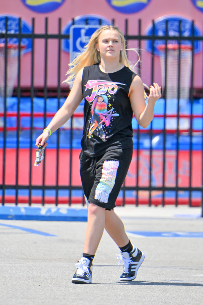 JoJo Siwa says 'hardest' thing about being famous hurts 'people she loves' too