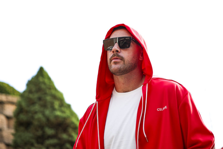 Travis Kelce is giving 'Prince Charming' in modernday Cinderella with